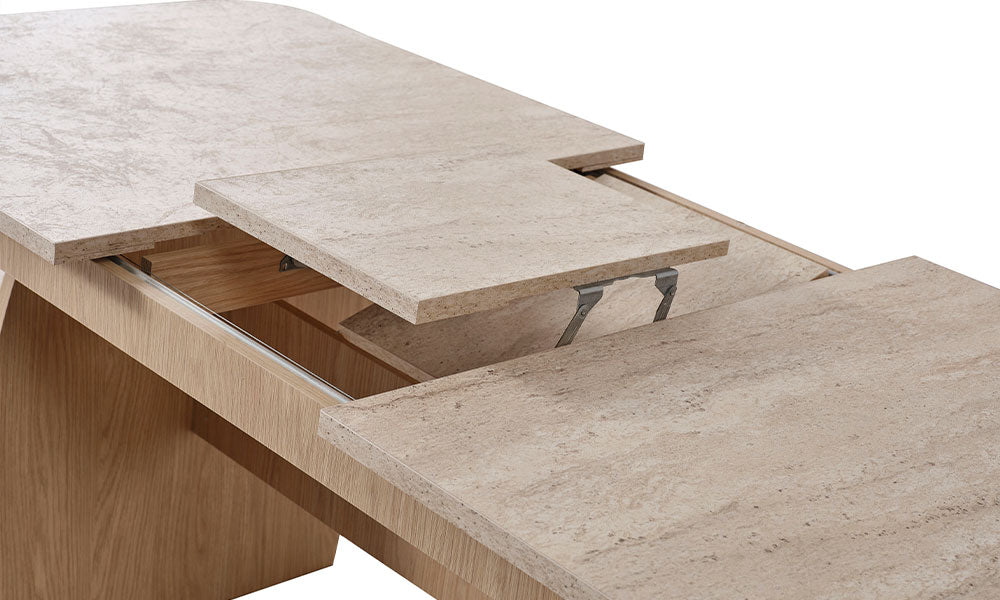 Modern yemek masasının açılır tabla mekanizması, taş desenli ek tabla parçaları ve metal kaldırma sisteminin yakın görünümü.