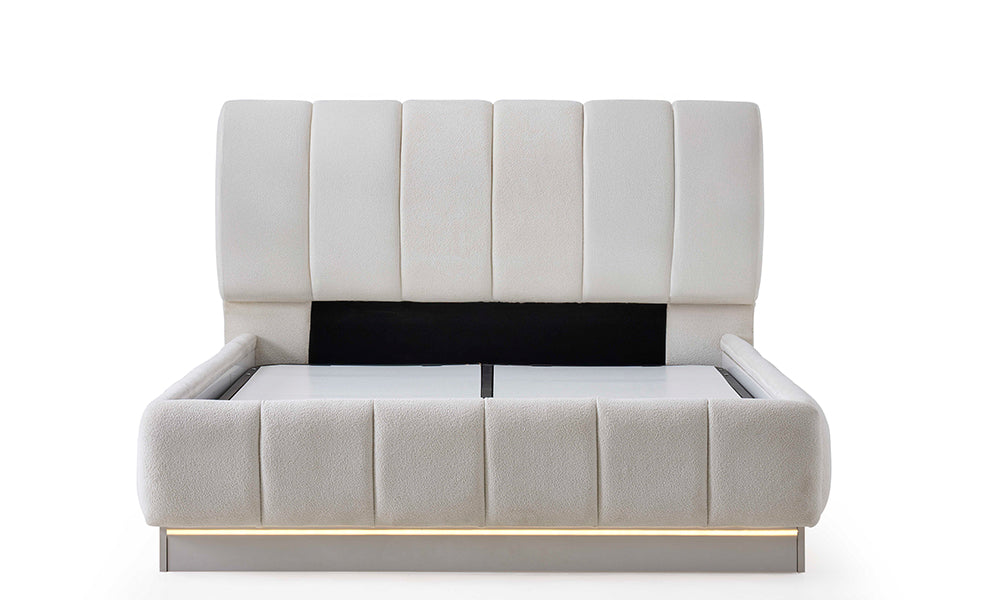 Asel karyolanın önden görünüşü; kesintisiz kalın başlık tasarımı, gizli baza kapağı ve yatak odasını ferahlatan zemin led ışığı.