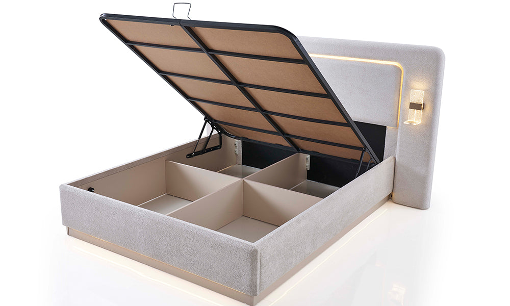 Bonita karyola açık baza sistemi; dört bölmeli geniş depolama hacmi, emniyet kilitli çelik konstrüksiyon ve şık kumaş başlık.