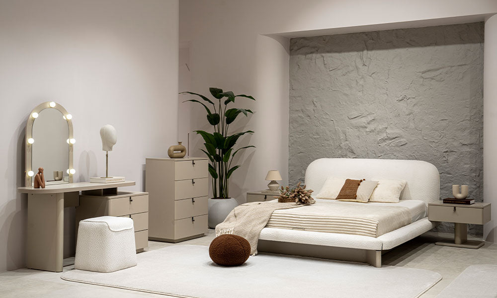 Cosmo Modern Şifonyer ve makyaj masası setinin profesyonel aydınlatmalı aynası, geniş depolama çekmeceleri ve minimal bej suntalam tasarımı.