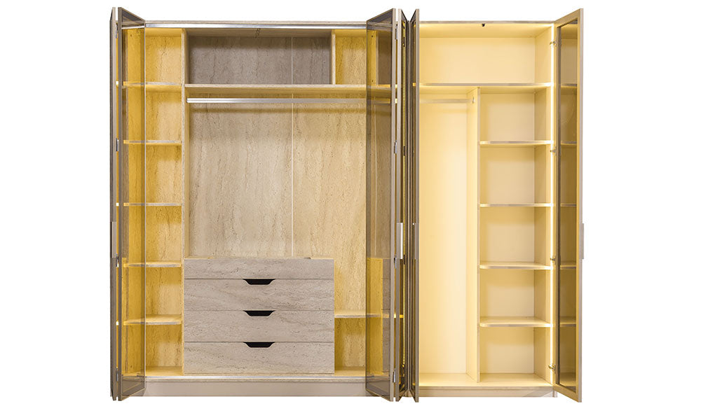 Eudora dolabın iç kullanım şeması; dikey şerit LED aydınlatma, mermer desenli arka panel, 3 adet iç çekmece ve geniş raf/askı organizasyonu.