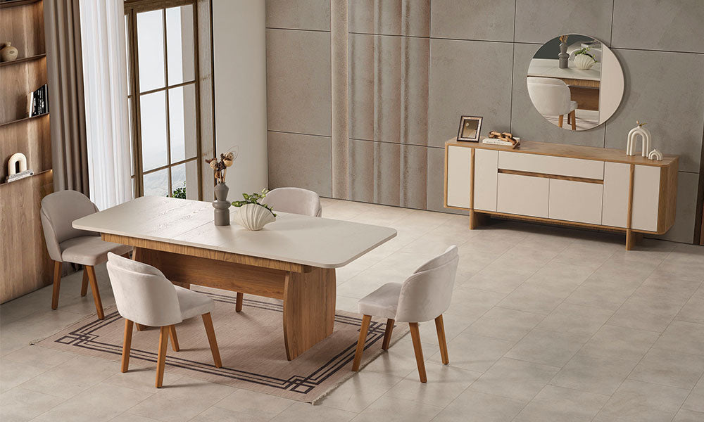 Eylül modern yemek odası, doğal ahşap ve krem yemek masası, dört sandalye, konsol ve yuvarlak aynayla geniş salon görünümü.