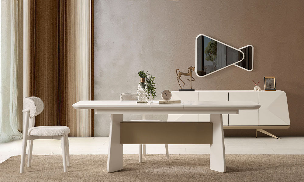 Vakko Modern Yemek Masası'nın bej lake kaplamalı açılır üst tablası ve konsolun üç boyutlu geometrik (piramit) desenli kapaklarının yakın çekimi.