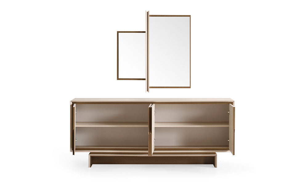 İpek Modern konsolun dört kapaklı, geniş iç hacmini ve raf düzenini gösteren açık stüdyo çekimi; üstte asimetrik ayna seti.