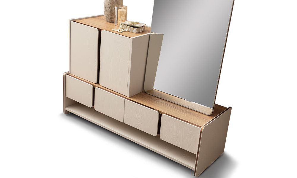 Beyaz arka planda, İznik Modern şifonyerin ahşap tablalı, çoklu çekmece ve dolaplarından oluşan modüler ve asimetrik tasarımı.