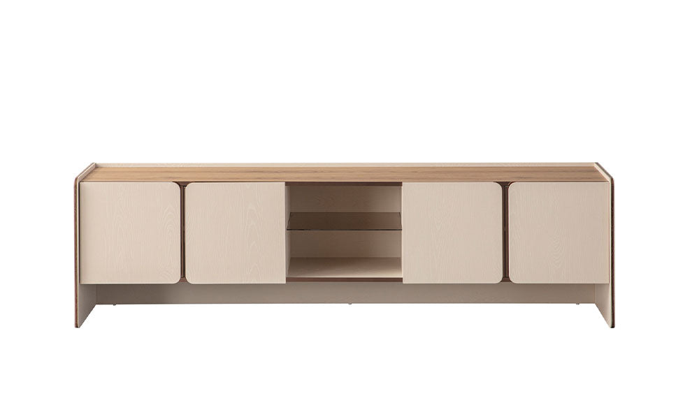 İznik Modern TV Ünitesi; ahşap tablalı, bej dört kapaklı, ortası cam raflı ve metalik şeritli minimalist tasarım.