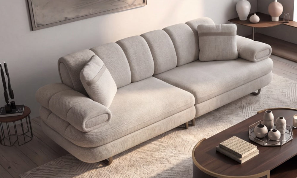 Lotus Modern Üçlü Koltuk, krem dokuma kumaşı, ayarlanabilir sırt ve kol mekanizması, geniş oturumu ve ahşap ayakları