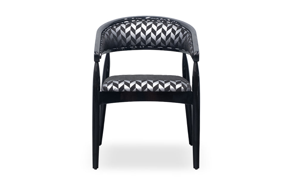 Luxor Modern Sandalye; parlak siyah (piano black) lake iskelet, geometrik zikzak desenli gri kumaş ve kavisli art deco tasarım.