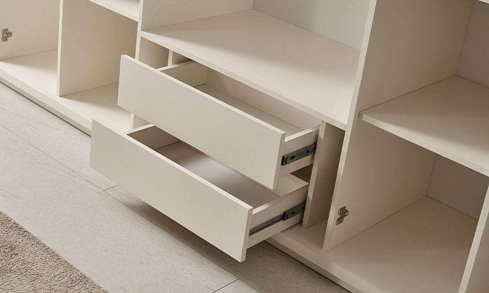 New Golden modern gardırobun geniş iç hacmini, çoklu askılık alanlarını, raflarını ve çekmecelerini gösteren şematik iç düzen çizimi.