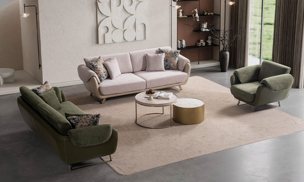 Olivia Modern Koltuk Takımı, pudra üçlü kanepe, haki yeşil koltuk ve berjerlerle üstten görünen modern salon düzeninde.
