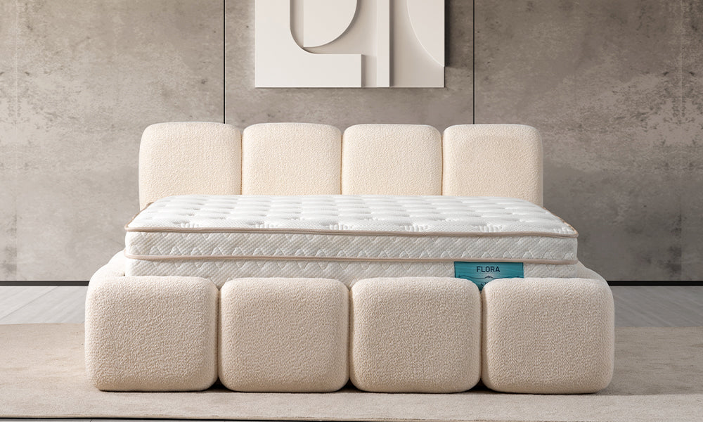 Puffy modern yatak başlığı pürüzsüz kumaş dokusu; dikey dolgulu yumuşak paneller ve ergonomik omurga destekli yatak sırtlığı detayı