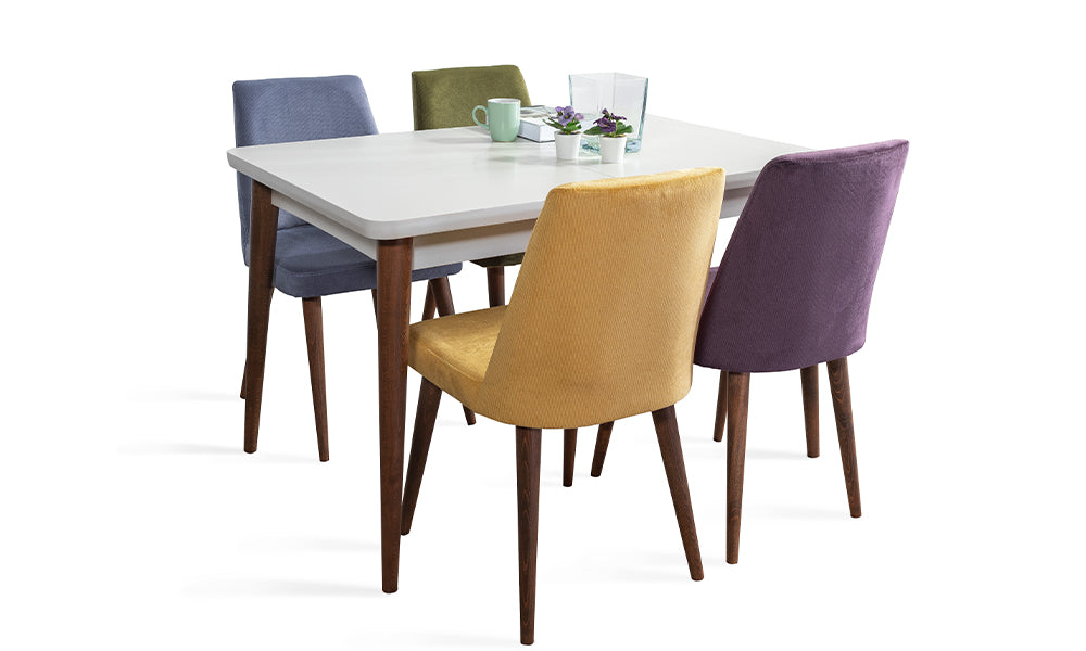 Retro modern beyaz mutfak masa takımı yerleşimi; aydınlık mekanlar için beyaz açılır tabla ve İskandinav tarzı ahşap ayaklar.