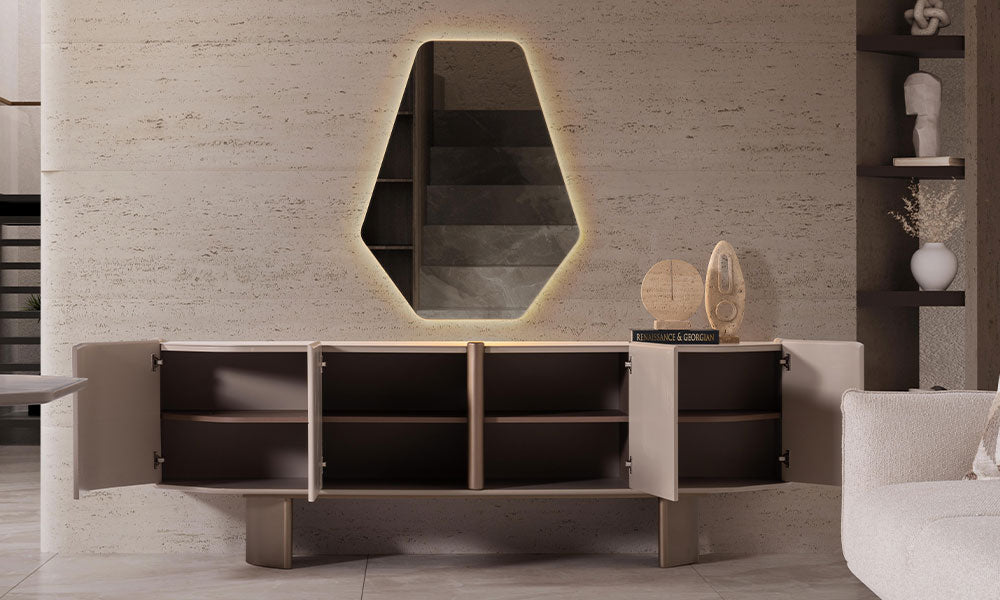 Sierra Modern Konsolun dört kapaklı iç depolama alanını ve raflarını gösteren, kapakları açık haldeki görünümü.