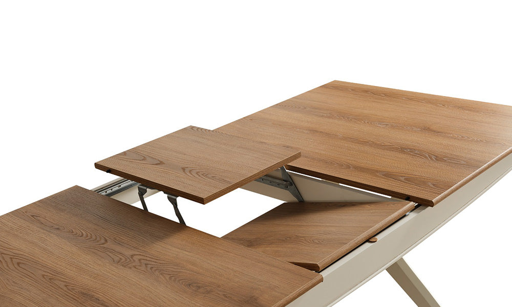 Selva Modern Yemek Masası'nın üst tablasının altındaki pratik ve dayanıklı açılır uzatma mekanizmasının yakın plan detayı.