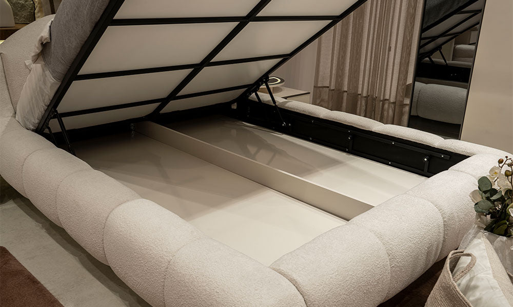 Vena Modern Karyola'nın baza altındaki geniş ve temizlenebilir iç saklama alanının ve güvenlik kilitli makas sisteminin detayı.