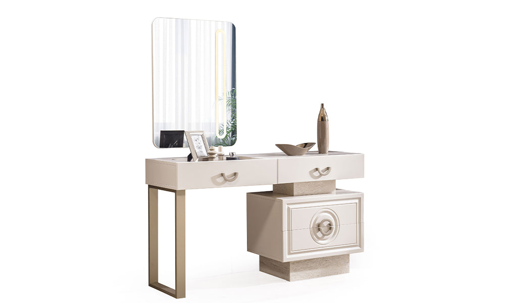 Alkan Modern Şifonyer; led aydınlatmalı aynası, cam yüzeyli aksesuar bölmesi, CNC işlemeli alt çekmece bloğu ve gold metal ayaklı krem tasarımı.