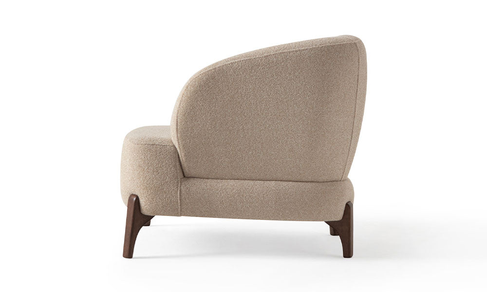 Beren berjer 45 derece profil; dar alanlar için konforlu oturum hacmi sunan organik mimari, yorgunluk önleyici bel desteği ve lüks dokunsal kumaş yüzeyi.