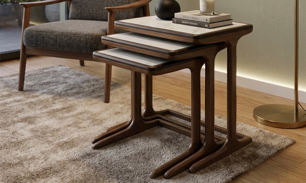 Arden modern 3'lü zigon sehpa salon yerleşimi; sıvıya dayanıklı mermer desenli üst tabla, fırınlanmış sağlam ahşap iskelet ve pratik kullanım.