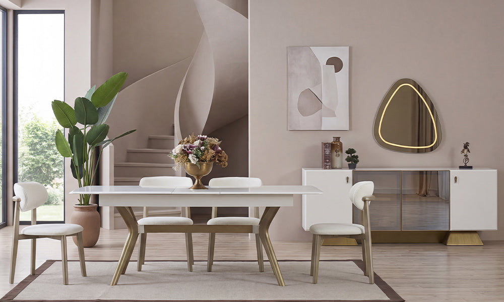 Asel Modern Yemek Odası Takımı; beyaz açılır masa, şampanya renk geometrik ayaklar, aynalı konsol ve kavisli ergonomik sandalyeler.