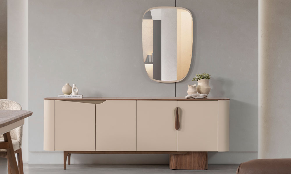 Aura Modern Konsolun pürüzsüz MDF boya yüzeyi, özel tasarım dikey ahşap kulpları ve yumuşatılmış köşe detaylarının önden görünümü.