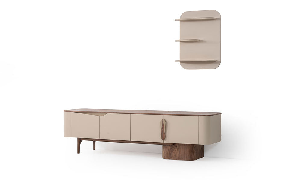 Aura TV ünitesinin asimetrik ayak tasarımı, kavisli kenarları ve ahşap-bej renk kombinasyonunu vurgulayan yandan stüdyo görünümü.