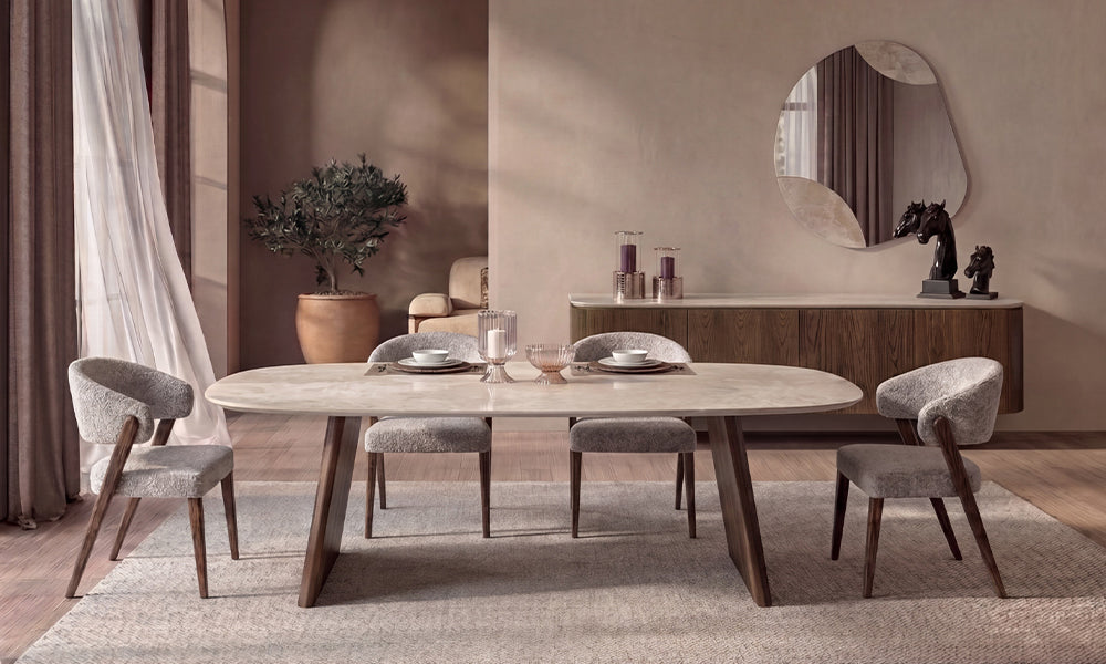 Calista modern yemek masası, açık renk seramik tablası, ahşap ayakları, kumaş sandalyeleri ve konsolu