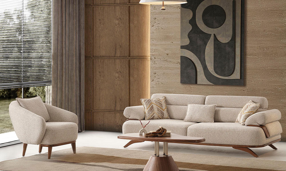 Carle Modern koltuk takımının üçlü kanepesi ve zarif berjerinin modern ve aydınlık bir salondaki estetik duruşu.