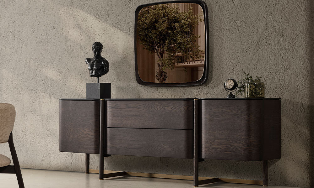  Cartier Modern Konsol, koyu ceviz MDF gövdesi, gold detaylı yüksek ayakları ve aynasıyla çapraz görünüm