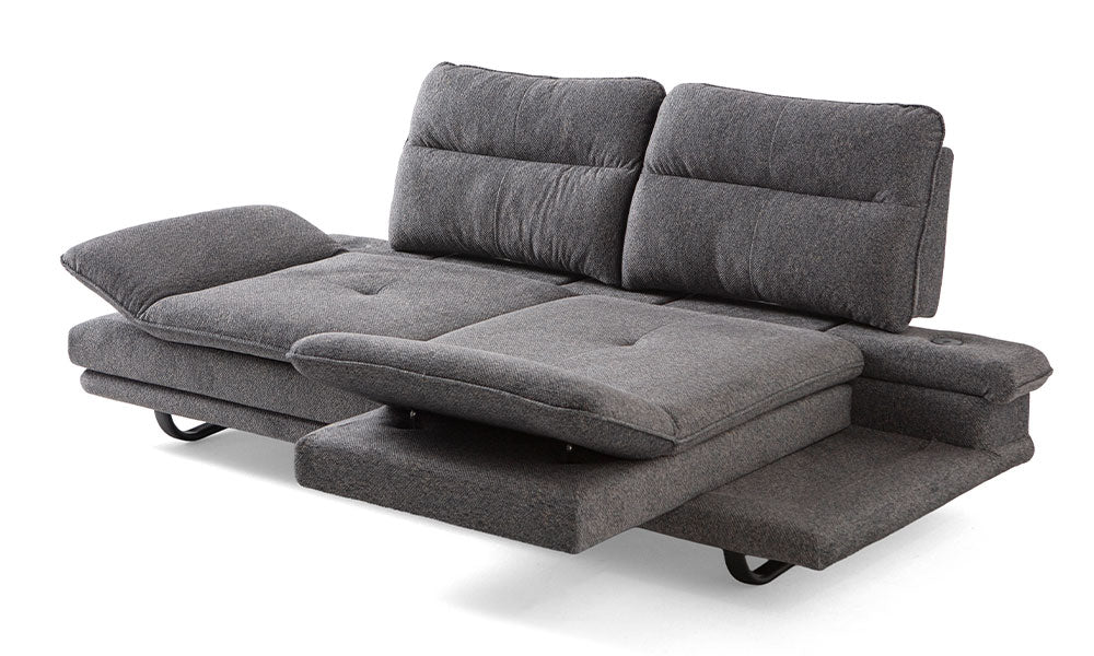 Fiesta Modern üçlü koltuğun motorlu ayak uzatma mekanizmasının (recliner) açık haldeki fonksiyonel ve konforlu görünümü.