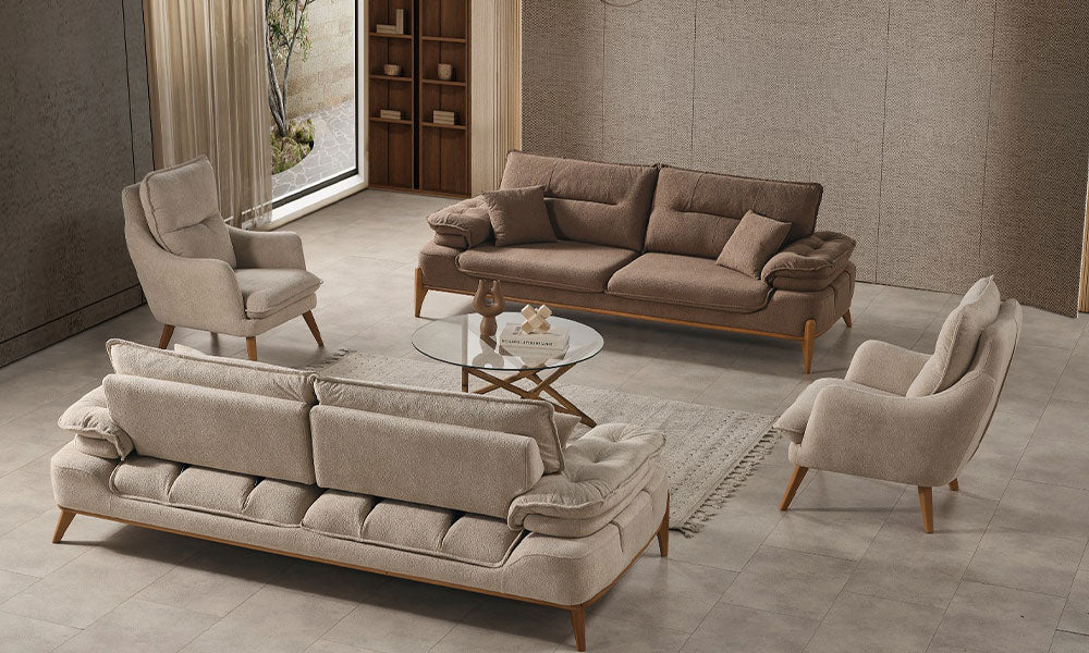 Hayalim Modern Koltuk Takımı'nın tam takım salon görünümü; kahverengi ve bej renkli hareketli kolçaklı kanepeler ve yüksek sırtlı berjerler.