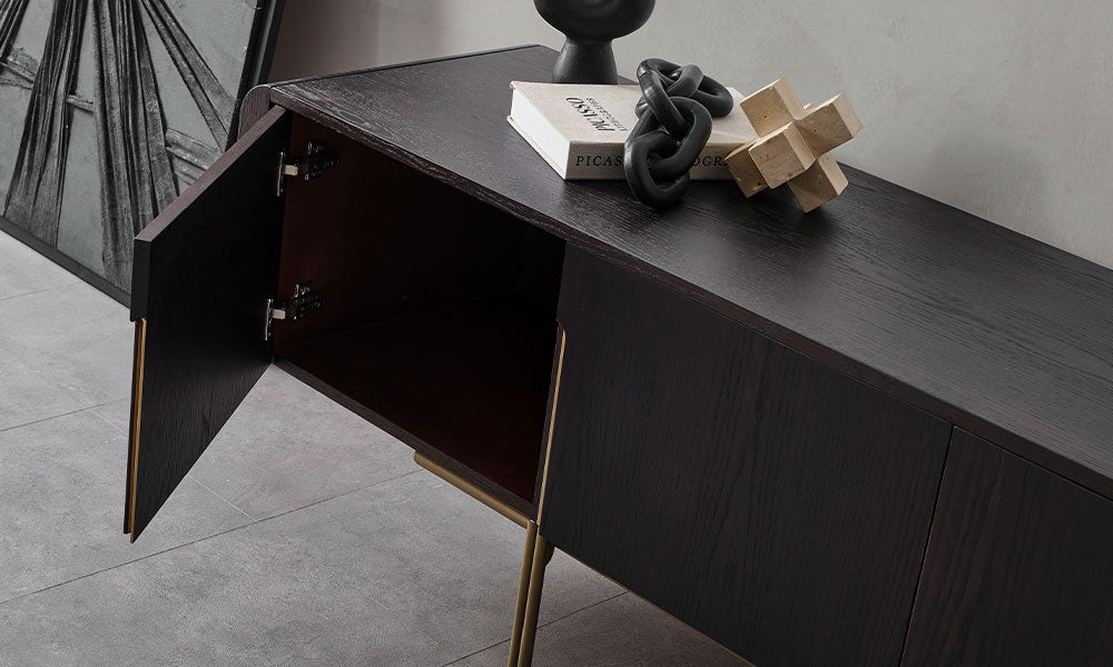Helyos Plus koyu ceviz TV ünitesinin açık kapağı, geniş iç bölmesi, MDF yüzeyi ve gold metal detayları