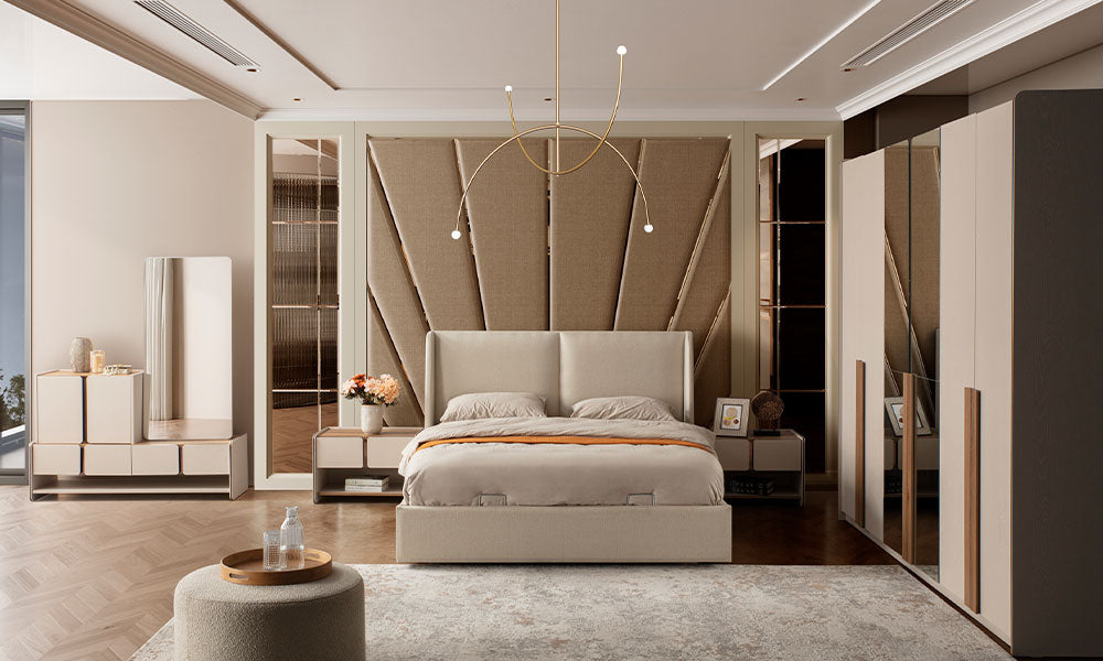 İznik Modern Yatak Odası Takımı'nın tam takım lüks salon görünümü; bazalı karyola, geometrik duvar paneli, aynalı gardırop ve asimetrik şifonyer.