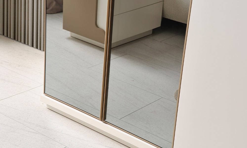 Kristal Modern Gardırop bronz çerçeveli aynalı kapak ve baza detay görünümü