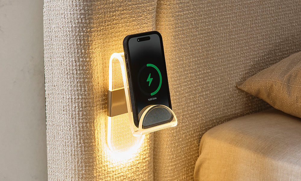 Kristal Modern Karyola LED aydınlatmalı başlık üzerinde kablosuz telefon şarj ünitesi görünümü