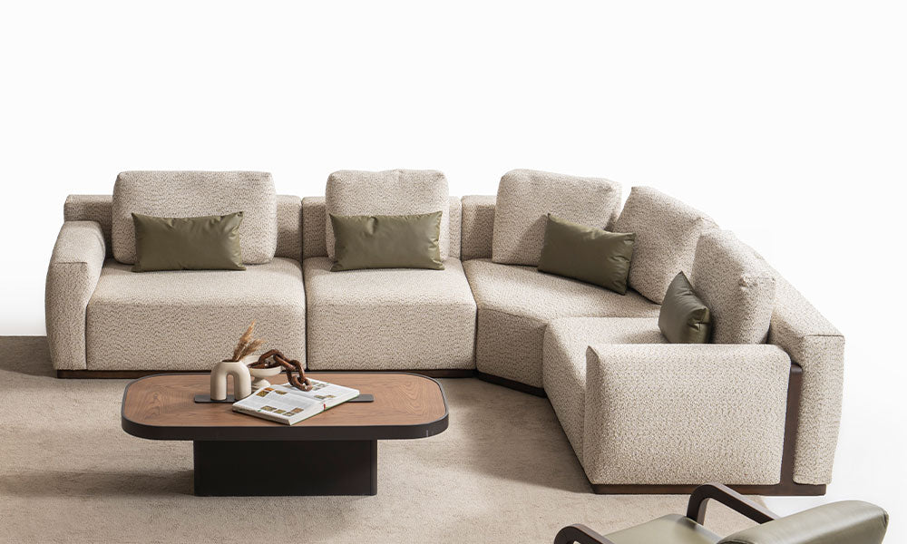 Mengen Modern Köşe Koltuk Takımı'nın modüler oturum, kalın sırt minderi ve zeytin yeşili kontrast kırlent detayının yakın çekimi.