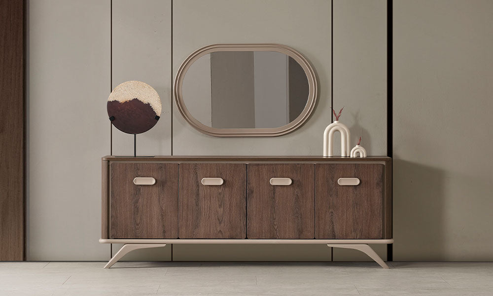 Petra modern konsol, koyu ceviz renkli dört kapaklı gövdesi, krem oval kulpları, bronz metal ayakları ve çerçeveli oval aynasıyla.