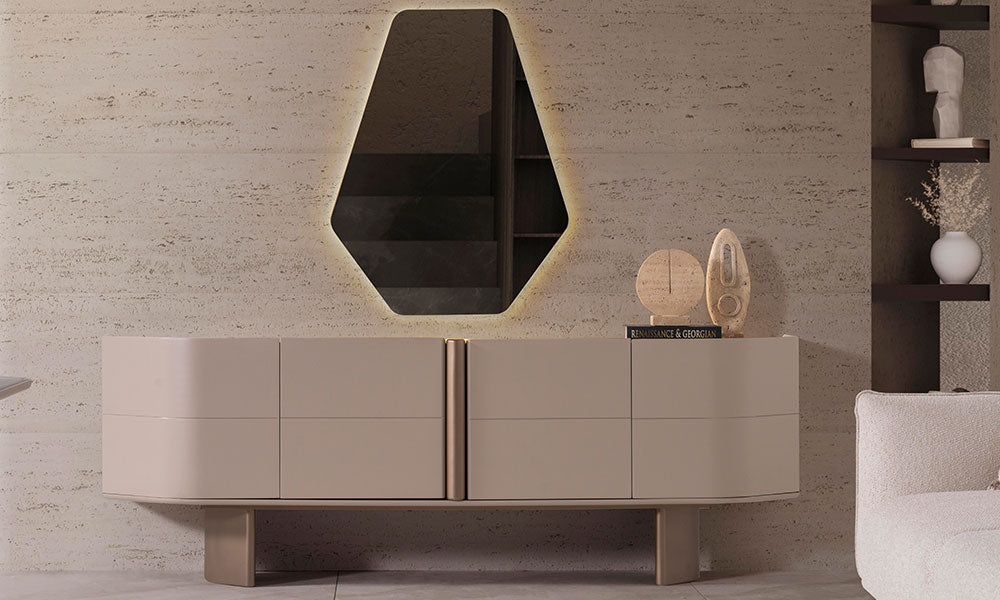 Sierra Modern Konsolun lüks bir salondaki önden görünümü; kavisli bej gövde, panel ayaklar ve LED aydınlatmalı geometrik ayna.