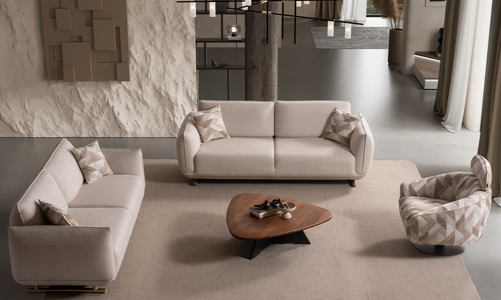 Time lüks koltuk takımı 45 derece görünüm; leke itici dokuma kumaş, kırlent uyumu ve minimalist lobi konsepti.