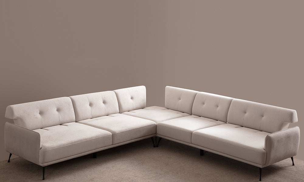 Venüs koltuk yatak formu; çelik raylı hareketli sırt mekanizması açıkken elde edilen devasa uzanma ve dinlenme hacmi.