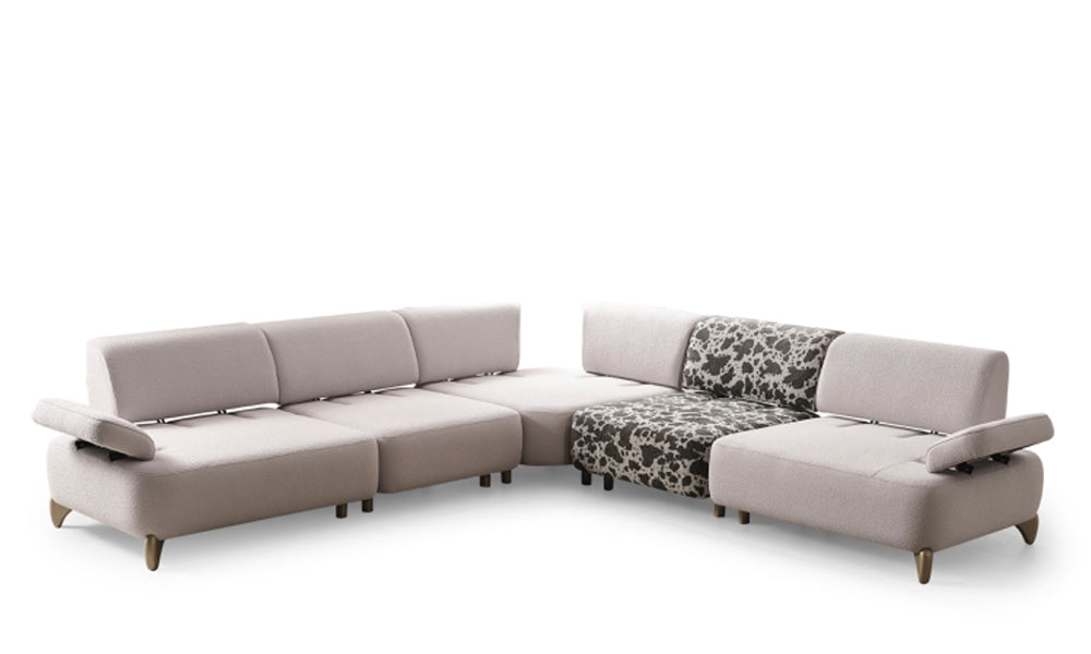 Yıldız Modern köşe koltuk takımının tek kollu modülünün ve desenli ara parçasının stüdyo çekimi.